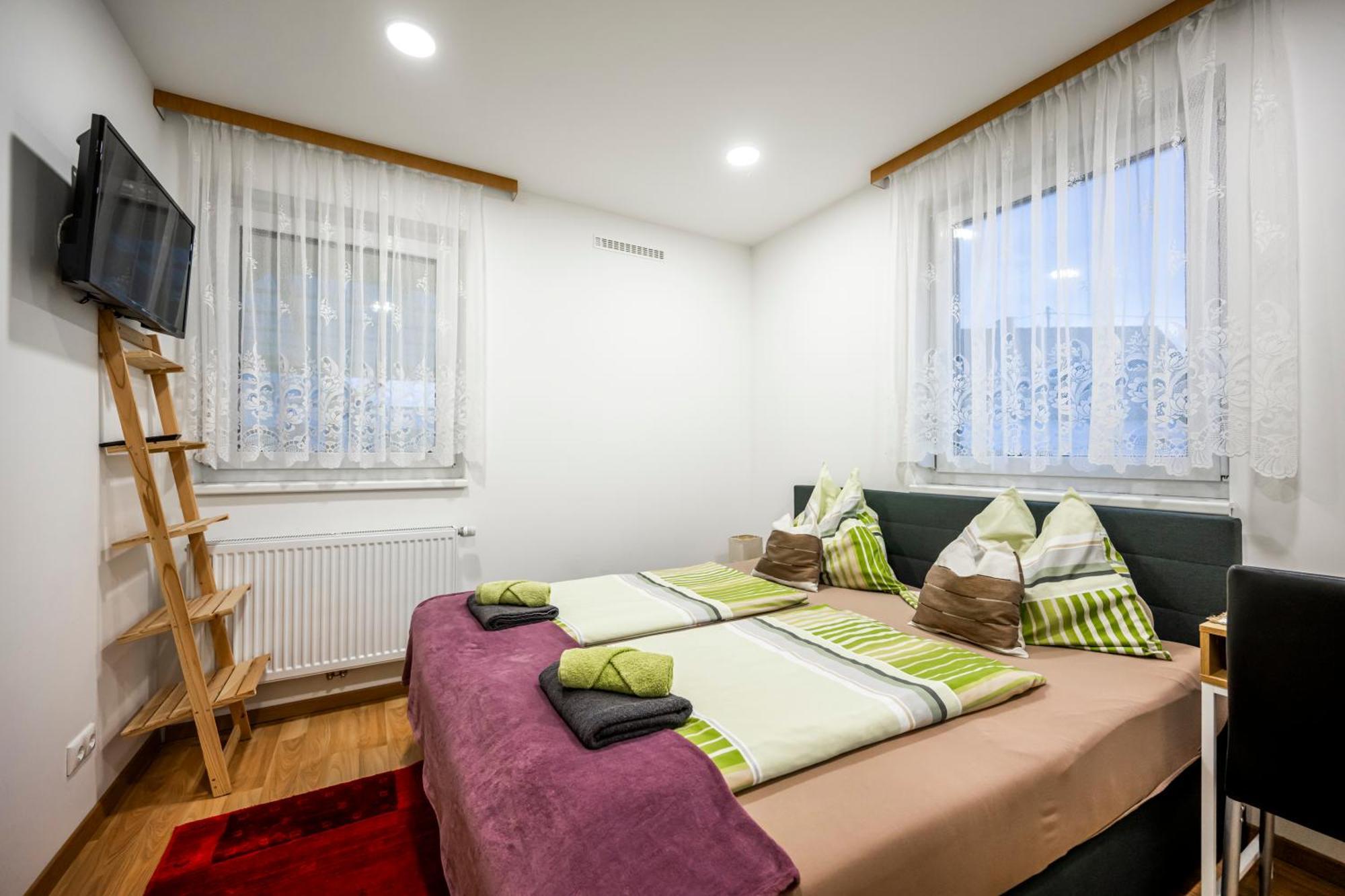 Die Schlafstube - Bed & Breakfast Zeltweg Exterior photo